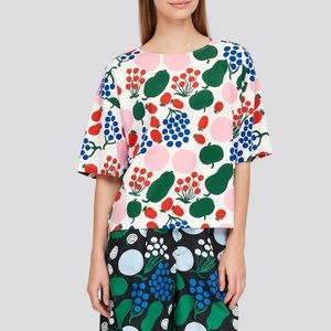 Marimekko x Uniqlo t shirt fruit print, size medium, 100% cotton, boxy cut.